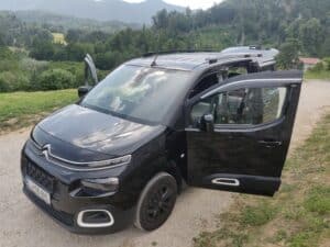 New Citroen Berlingo, air-condition, parking heater and summer ventilation, LCD radio,… We offer private day trips.