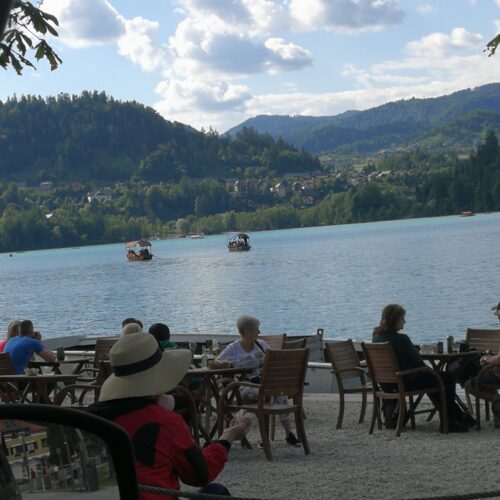 Pletna boats takes to the island of the Lake